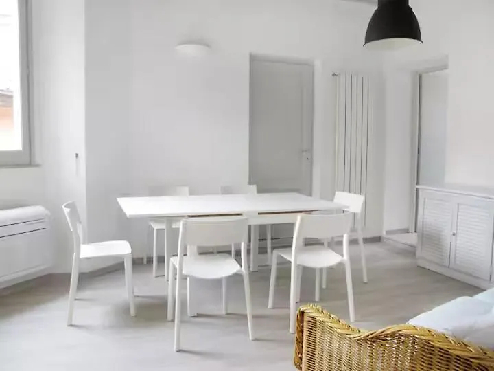 Apartment Spacious, Modern, Bright Apartment, Near Piazza Navona! Rome